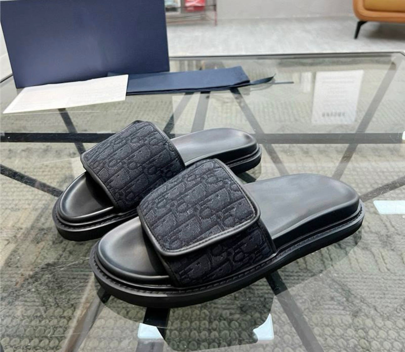 Dior sliders