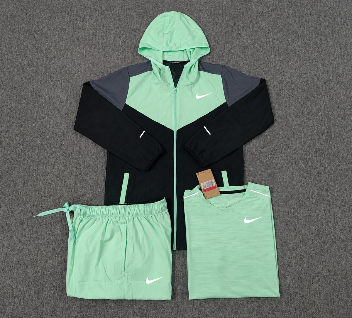 Nike set mint